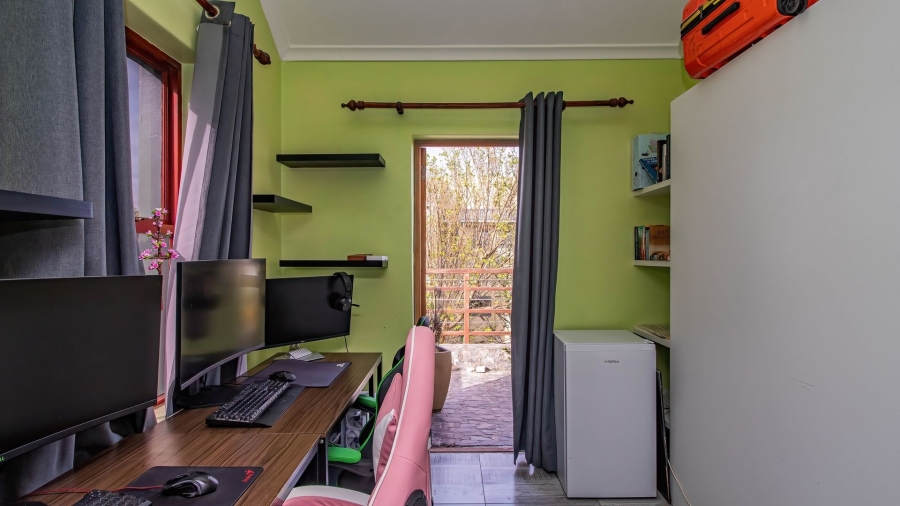 4 Bedroom Property for Sale in Sandbaai Western Cape